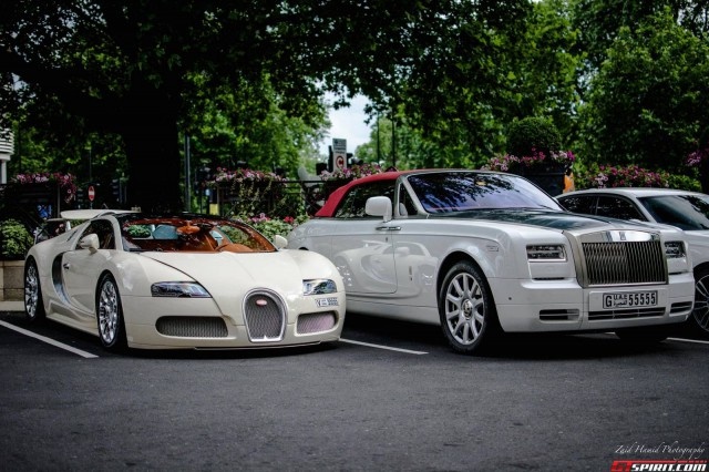 Cặp siêu xe Bugati Veyron và