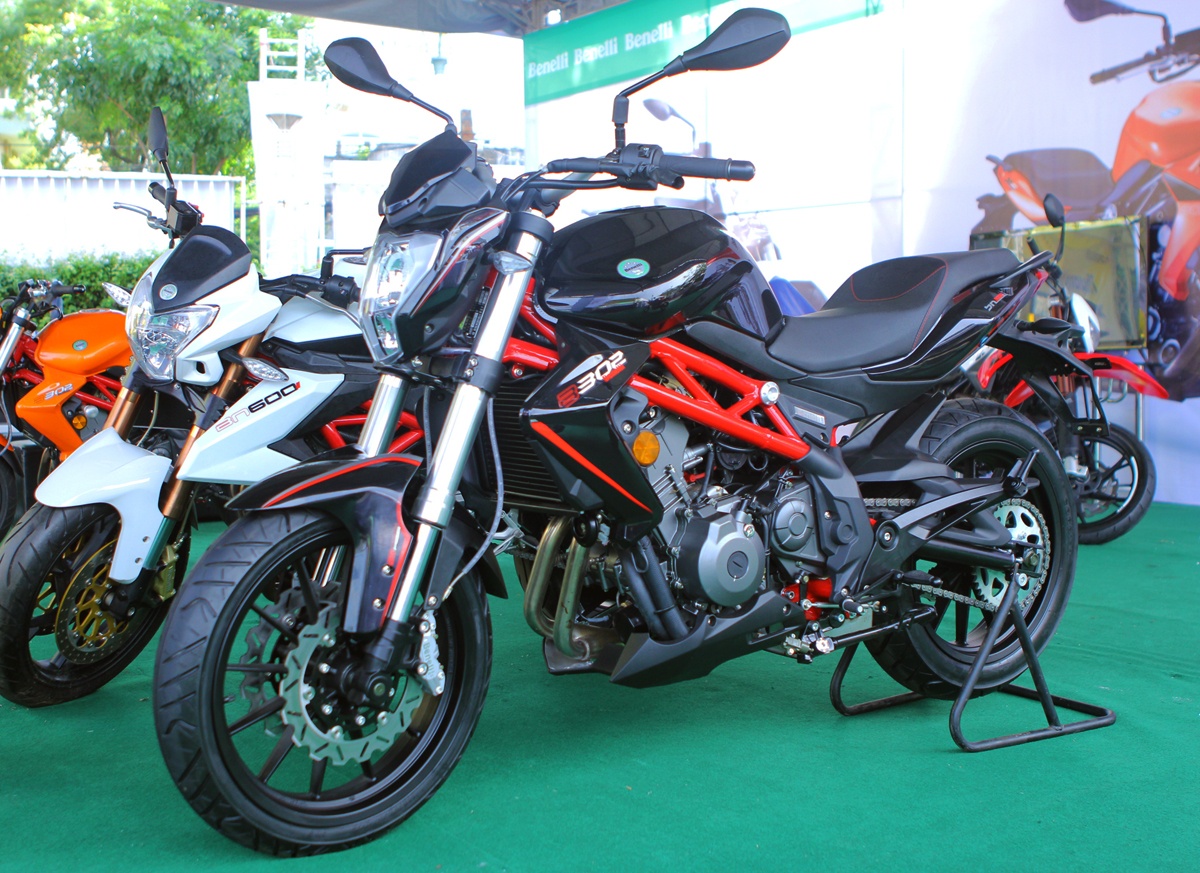 Benelli ra naked-bike 300 phan khoi va xe ga moi tai VN hinh anh