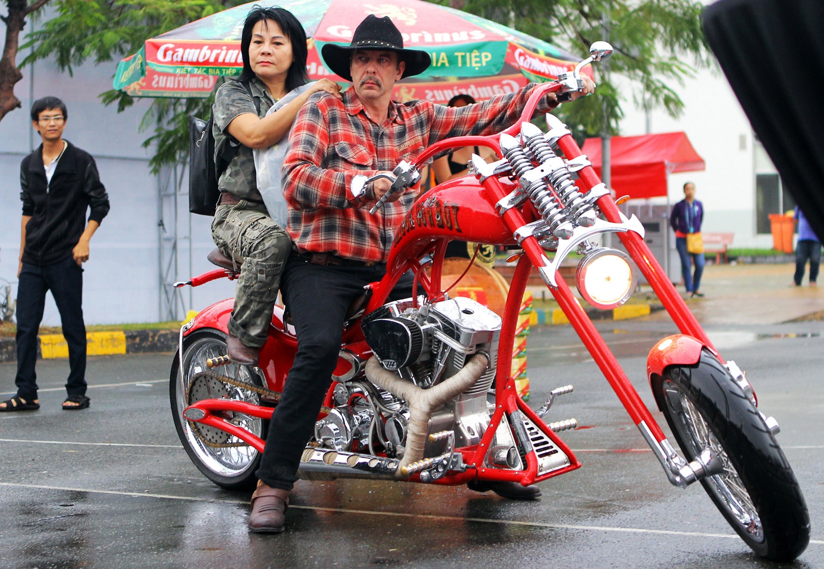 Mo to doc nhat Sai Gon cua vo chong thuyen truong Duc hinh anh