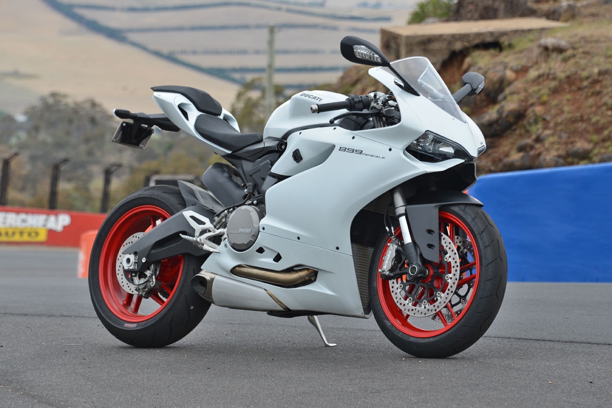 Ducati 899 Panigale là thành viên mới nhất trong gia đình sportbike của hãng xe Ý.
