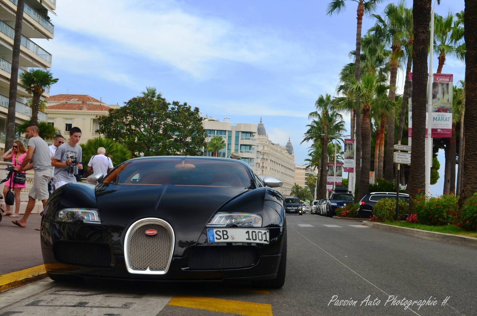 Hàng năm, hãng xe Pháp đều tung ra thị trường nhiều mẫu siêu xe Bugatti Veyron bản đặc biệt. Do đó, để nhớ được hết số lượng và tên gọi những mẫu xe đặc biệt của hãng siêu xe Bugatti. Tuy nhiên, siêu xe Bugatti Veyron Sang Noir lại là một trong những mẫu xe đặc biệt được nhiều người biết đến.