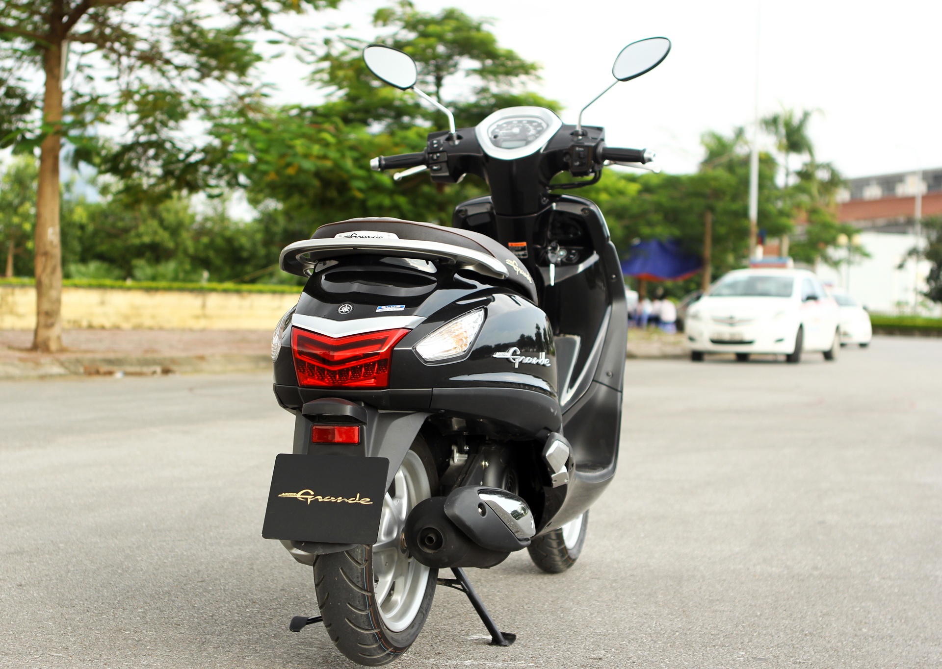 Đuôi xe thiết kế to nhưng vẫn có sự tinh tế nhờ cụm đèn hậu.