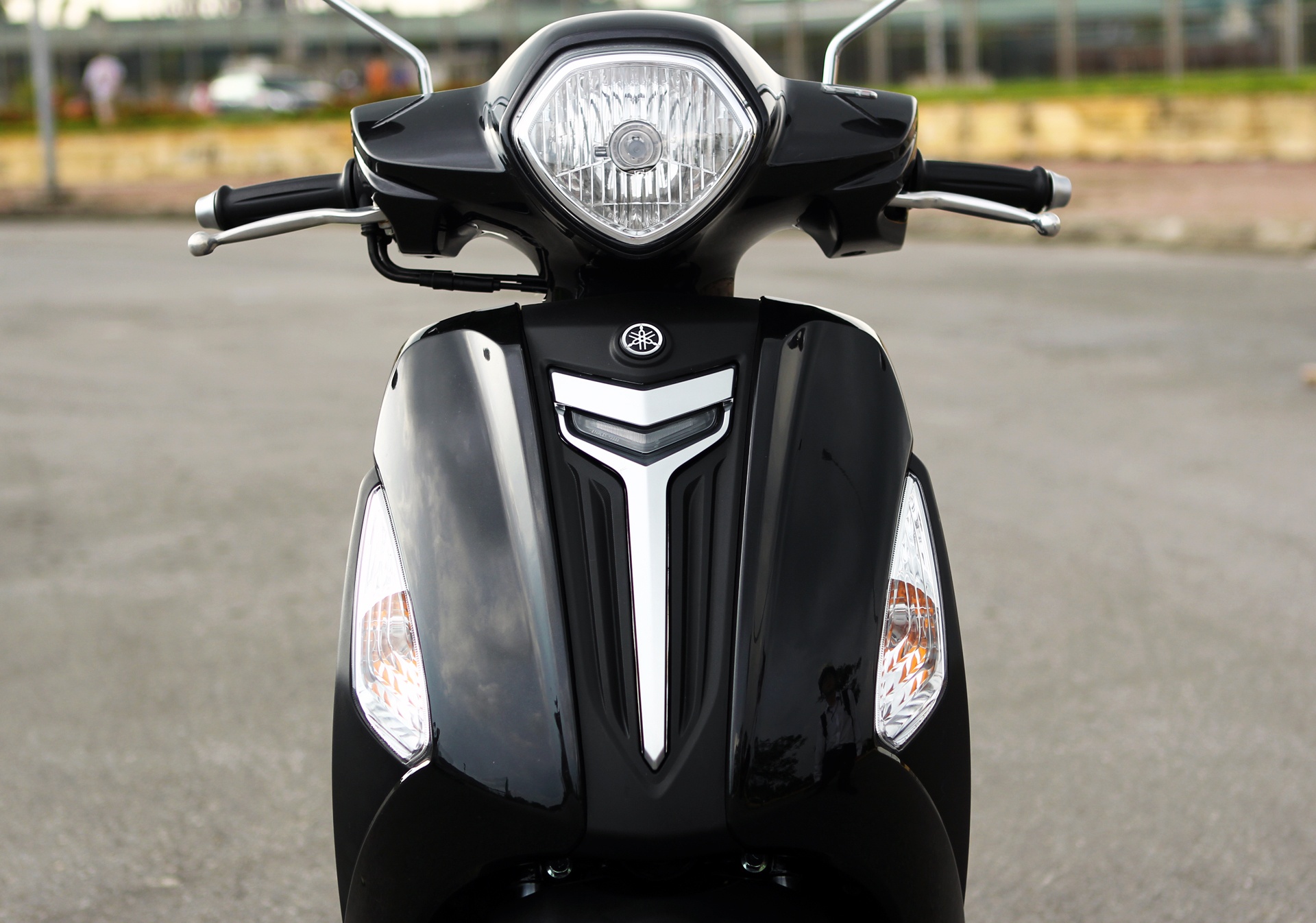 Phần đầu xe thiết kế hiện đại. 