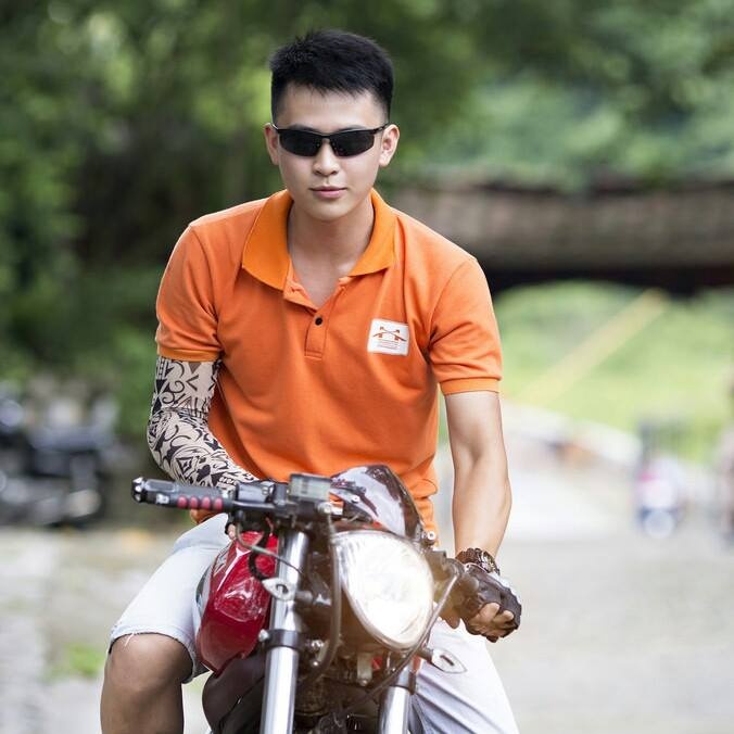 Phạm Ngọc Linh sở hữu gương mặt khá điển trai.