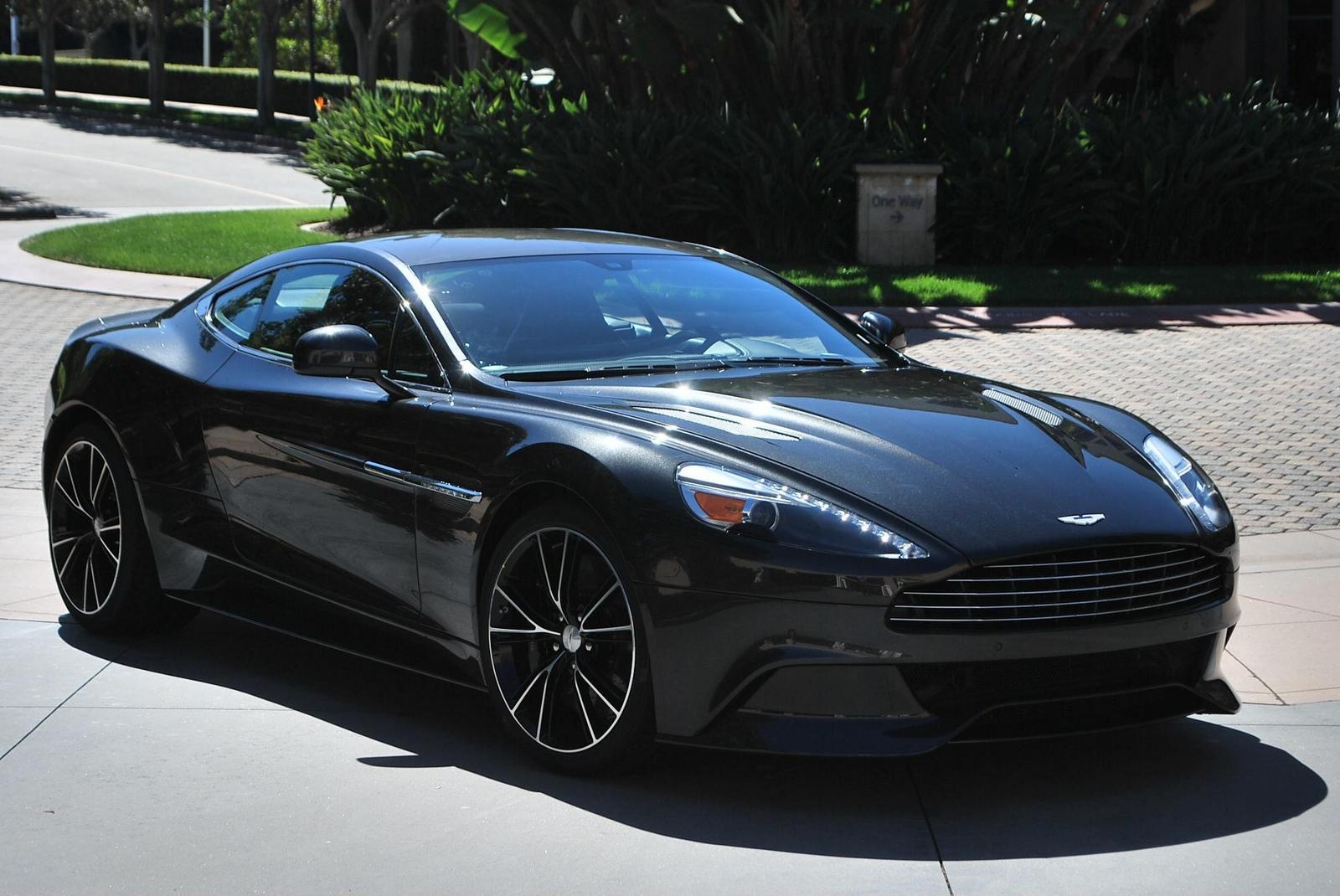 9- Aston Martin Vanquish (<abbr class=