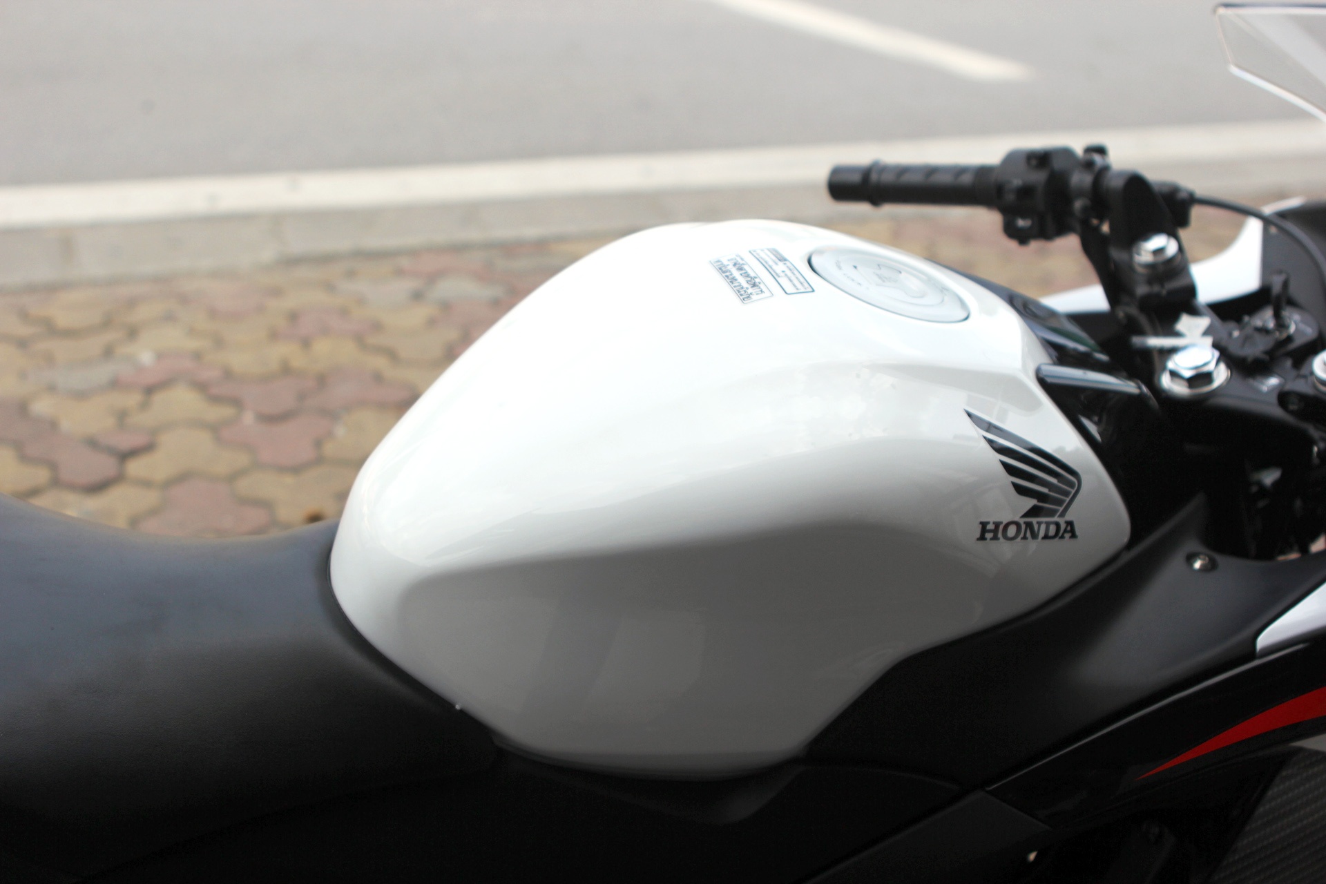 Kích thước tổng thể của xe lần lượt là Kích thước tổng thể của xe là dài 2.000 mm, rộng 825 mm và cao 1.120 mm, trục cơ sở dài 1.305 mm, khoảng sáng gầm xe 190 mm