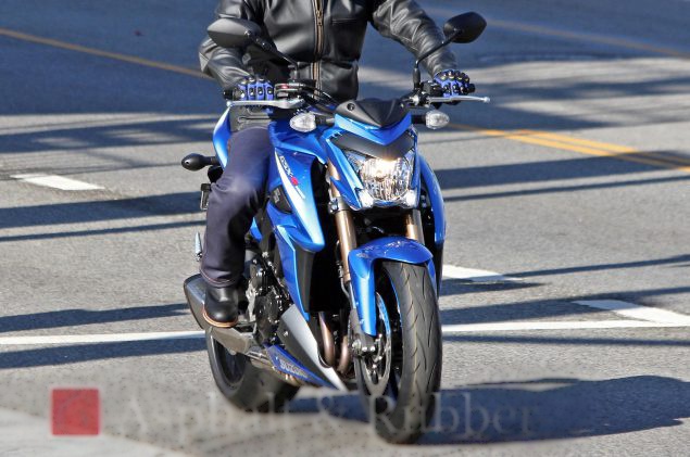 Lo anh chay thu naked-bike Suzuki GSX-S1000 moi hinh anh