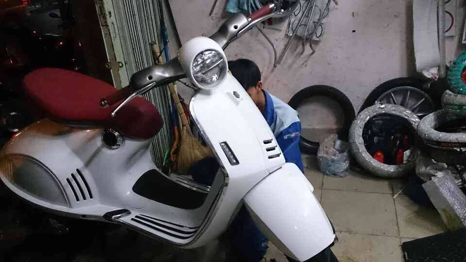 Vespa 946 do tho Viet 'che tao' dang thanh hinh hinh anh