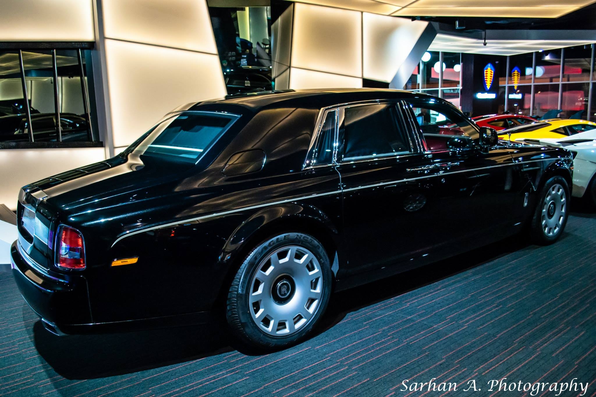 Những năm trở lại đây, Dubai là đích đến quen thuộc của nhiều siêu xe hàng đầu trên thế giới. Những du khách khi đến đất nước này không khó để bắt gặp số lượng lớn những mẫu xe mang thương hiệu Rolls-Royce, Bugatti, Bentley, Ferrari...hay những siêu xe hàng hiếm khác của Gumpert, Pangani…