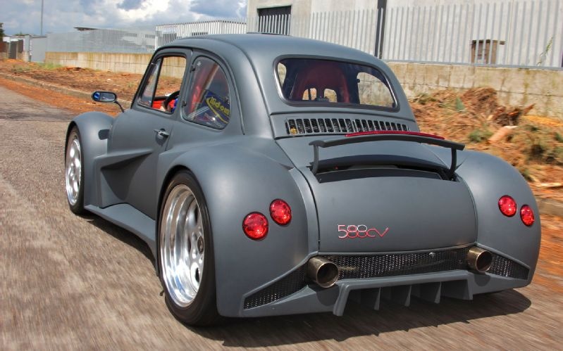 Đáng chú ý nhất có lẽ chính là việc hãng độ của Ý đã tính toán để có thể lắp được khối động cơ V12 6,2 lít, công suất 580 mã lực, sử dụng trên các siêu xe của Lamborghini. 