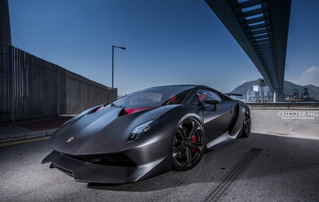 Lamborghini bat dau ban sieu xe hiem Sesto Elemento hinh anh