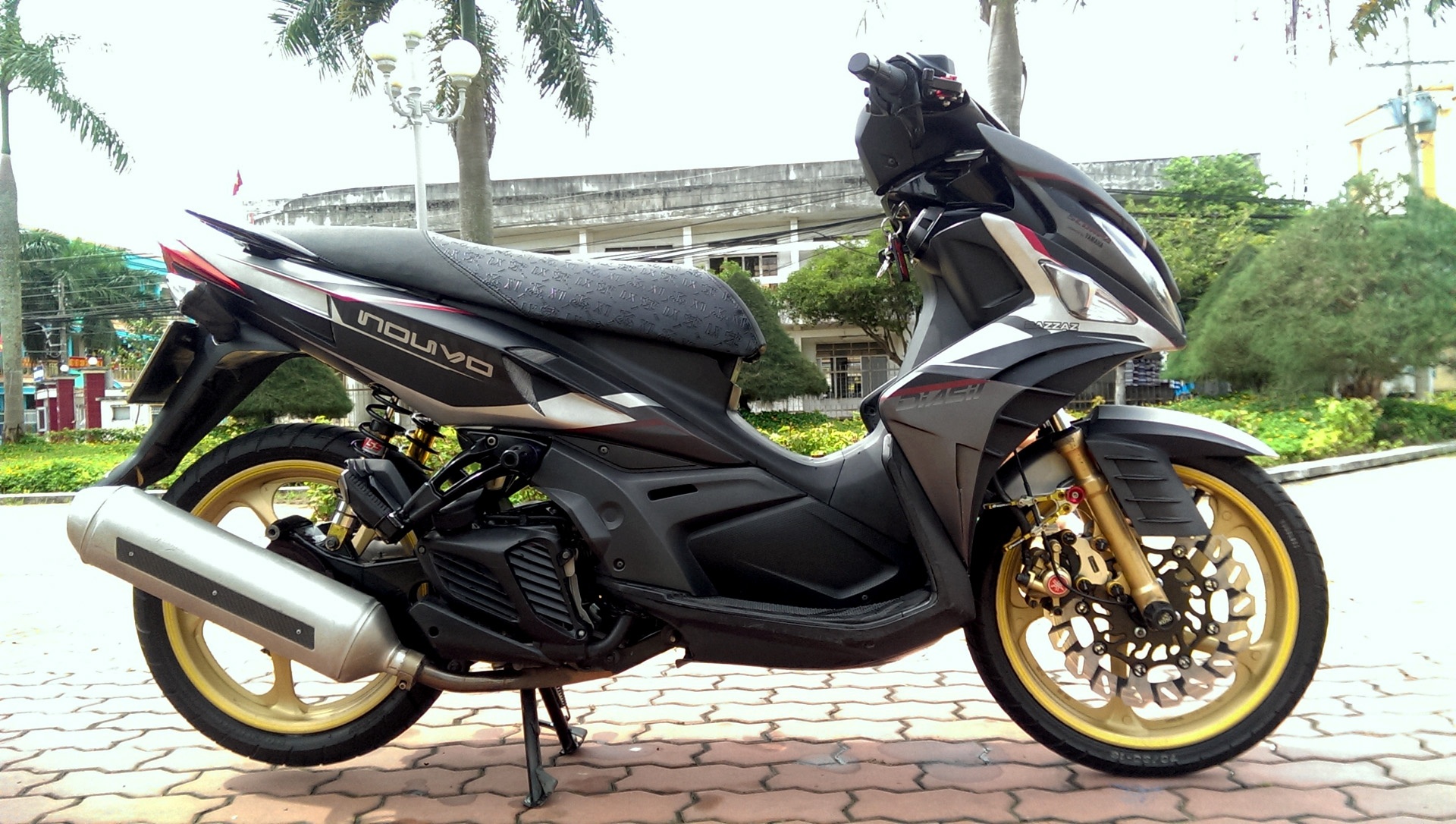 Nouvo LX len nhieu do choi an tuong cua biker Sai Gon hinh anh