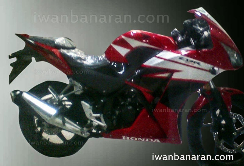 Lo dien Honda CBR150R 2015 thiet ke moi hinh anh