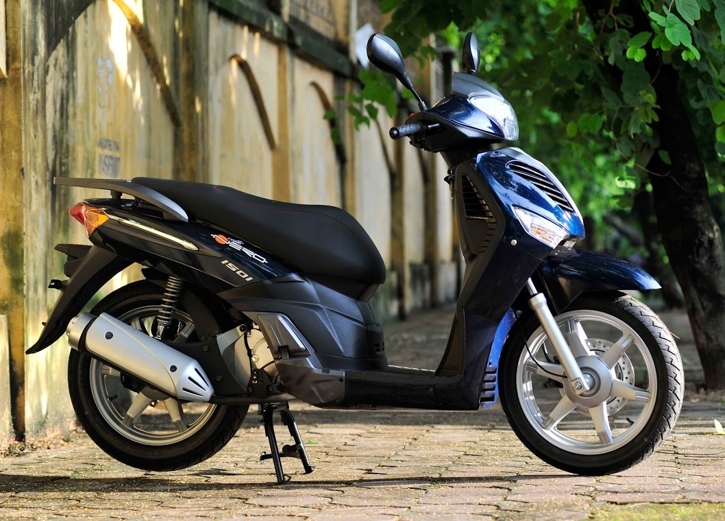 Trên thực tế, danh mục sản phẩm của Benelli trên thế giới khá đa dạng về chủng loại xe. Tuy nhiên, tại Việt Nam những chiếc xe ga của hãng xe này khá hiếm. Caffe Nero sở hữu kiểu dáng cao lớn, thân xe dài. Những chi tiết trên thân xe được thiết kế với nhiều góc cạnh, tạo cảm giác mạnh mẽ, nam tính. 