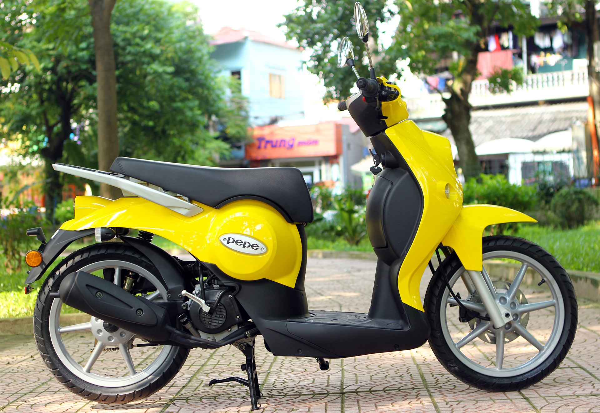 Can canh xe may khong can bang lai Benelli Pepe hinh anh