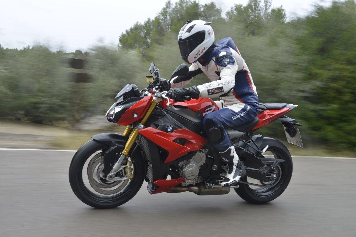 Nhung ly do nen chon mot chiec naked-bike hinh anh
