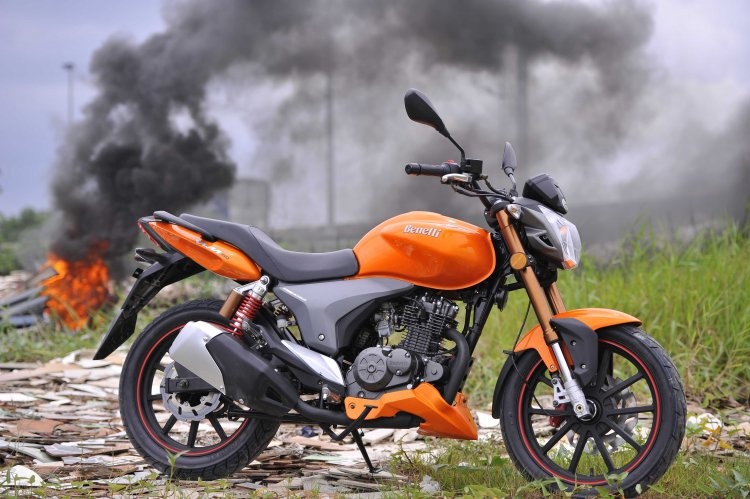 4 mau xe naked-bike 150 phan khoi gia duoi 80 trieu tai VN hinh anh