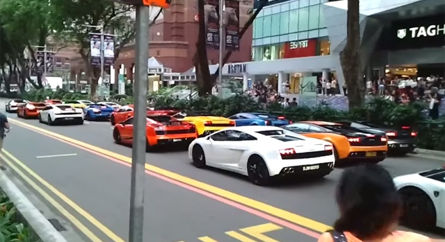 Hang chuc sieu xe Lamborghini gay tac duong pho Singapore hinh anh