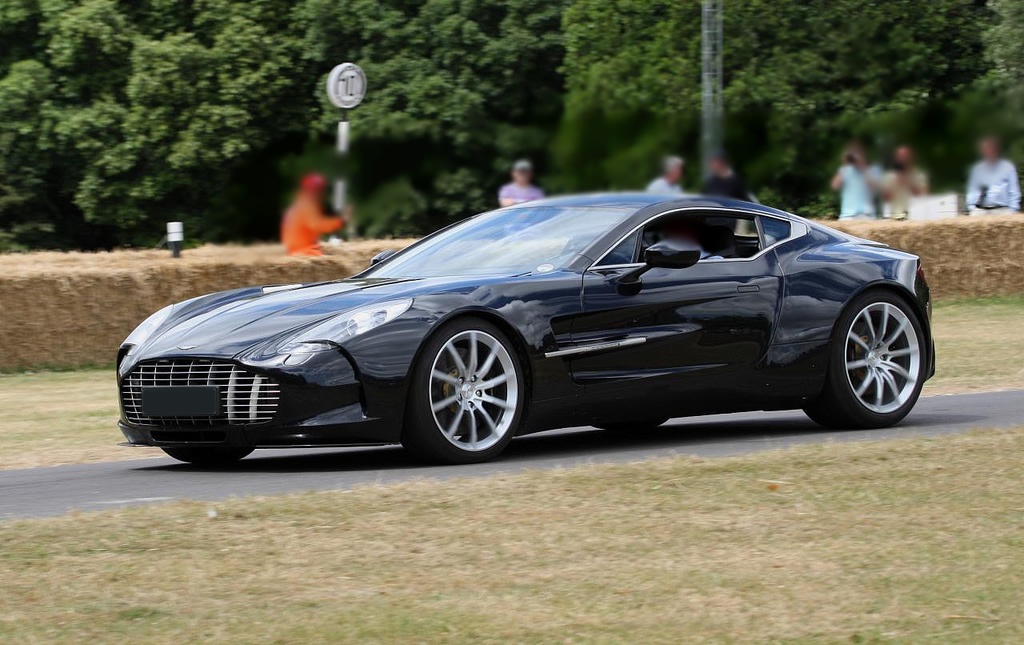 5 sieu xe Aston Martin One-77 gam ru, do tai tren duong dua hinh anh