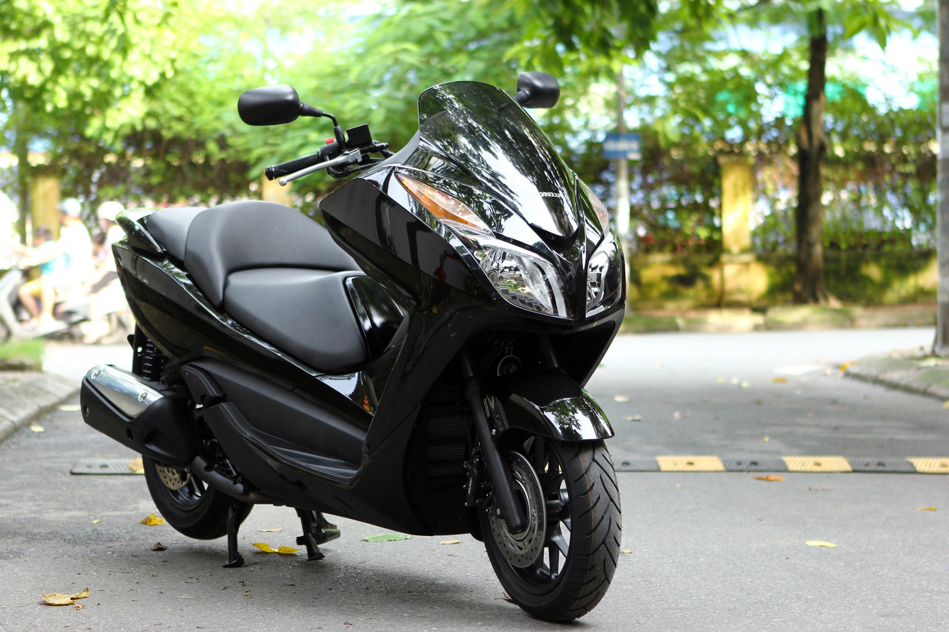 Chi tiet 'dan anh' cua Honda PCX gia gan 300 trieu tai VN hinh anh