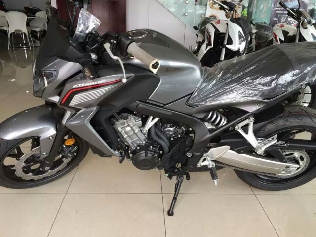 Honda CB650F 2014 bat ngo ban ra tai Malaysia gia 12.400 USD hinh anh