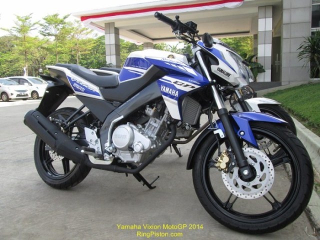 V-Ixion GP 2014 với màu trắng chủ đạo.