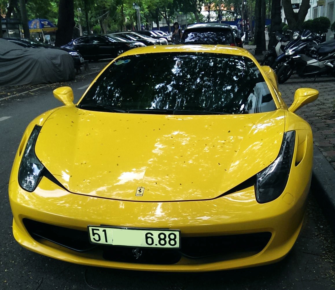 Sieu xe Ferrari 458 Italia vang bien dep khoe dang tai HN hinh anh