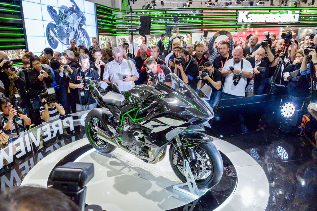 Kawaski Ninja H2R ra mắt tại triển lãm Intermot.