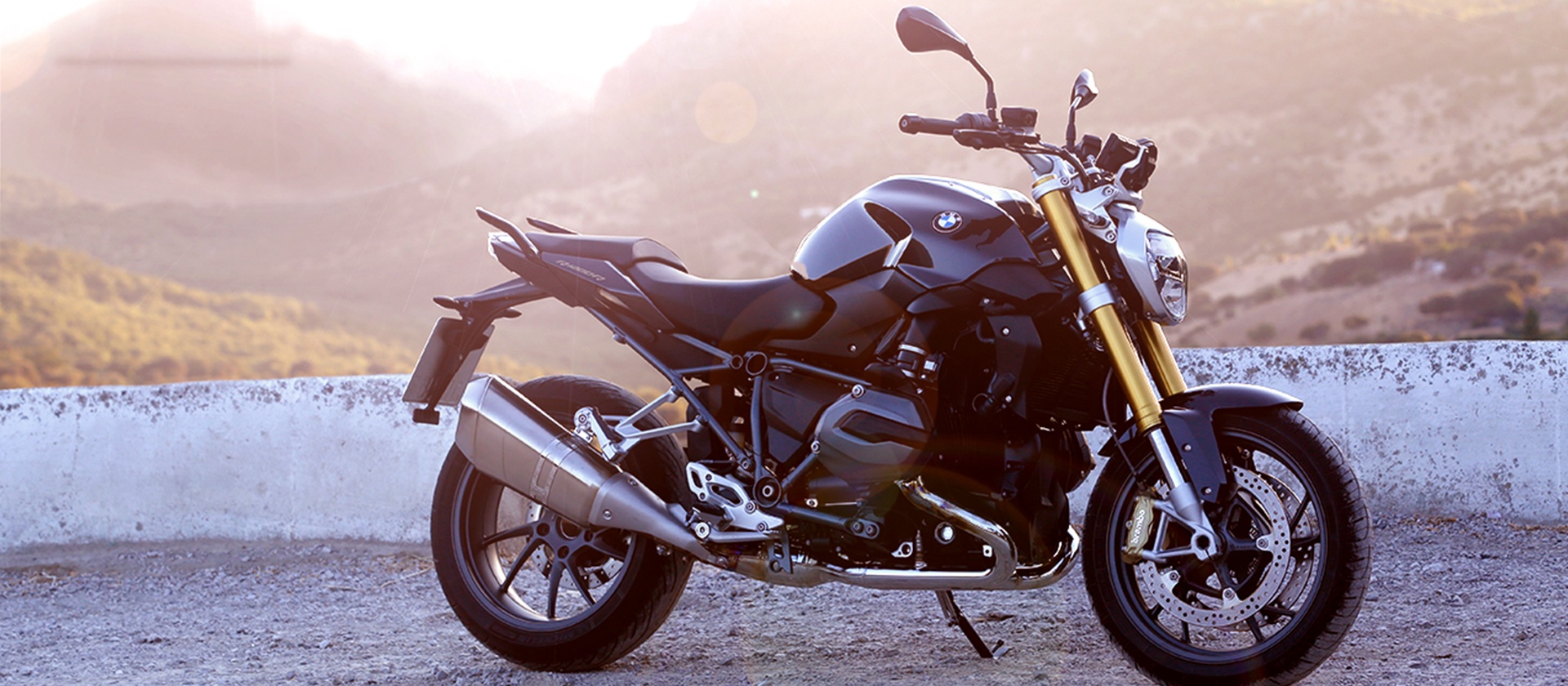 BMW R1200 R được trang bị động cơ boxer mới công suất 125 mã lực.