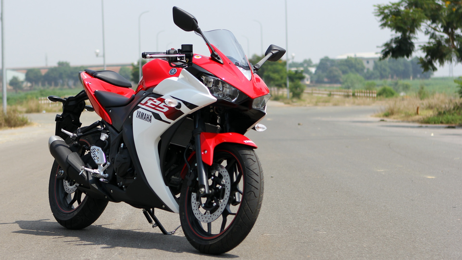 R25 sở hữu thiết kế phần đầu dữ tợn.