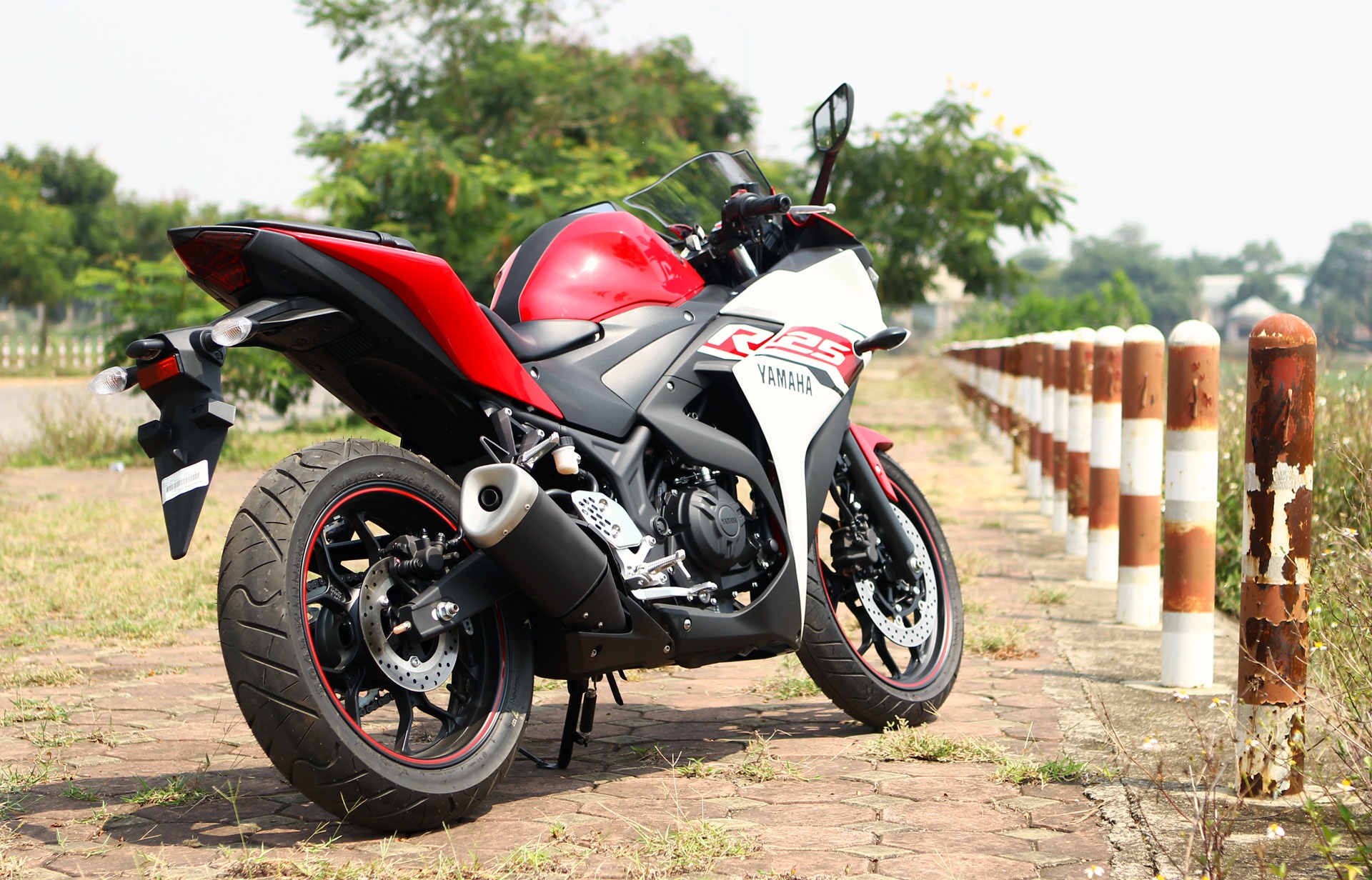 Thiết kế của R25 gọn gàng, phù hợp với vóc dáng người châu Á.