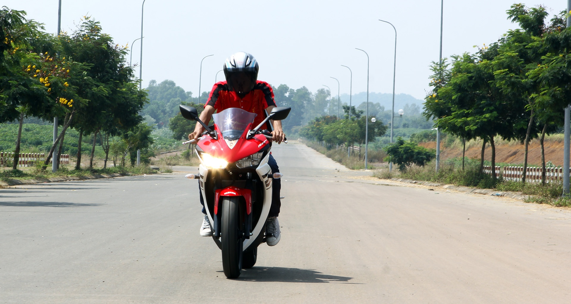 Yamaha đã tối ưu hóa thiết kế của R25, mang lại cảm giác thoải mái khi cầm lái.