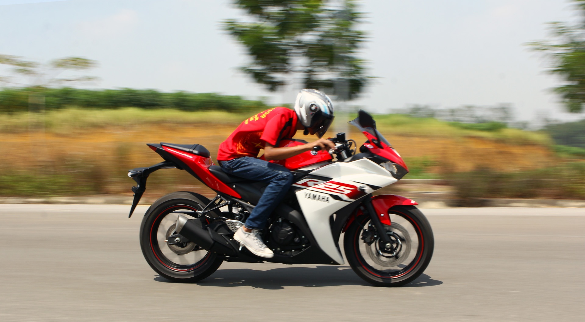 Trên đường cao tốc R25 thể hiện hết những gì là tinh túy của mình.