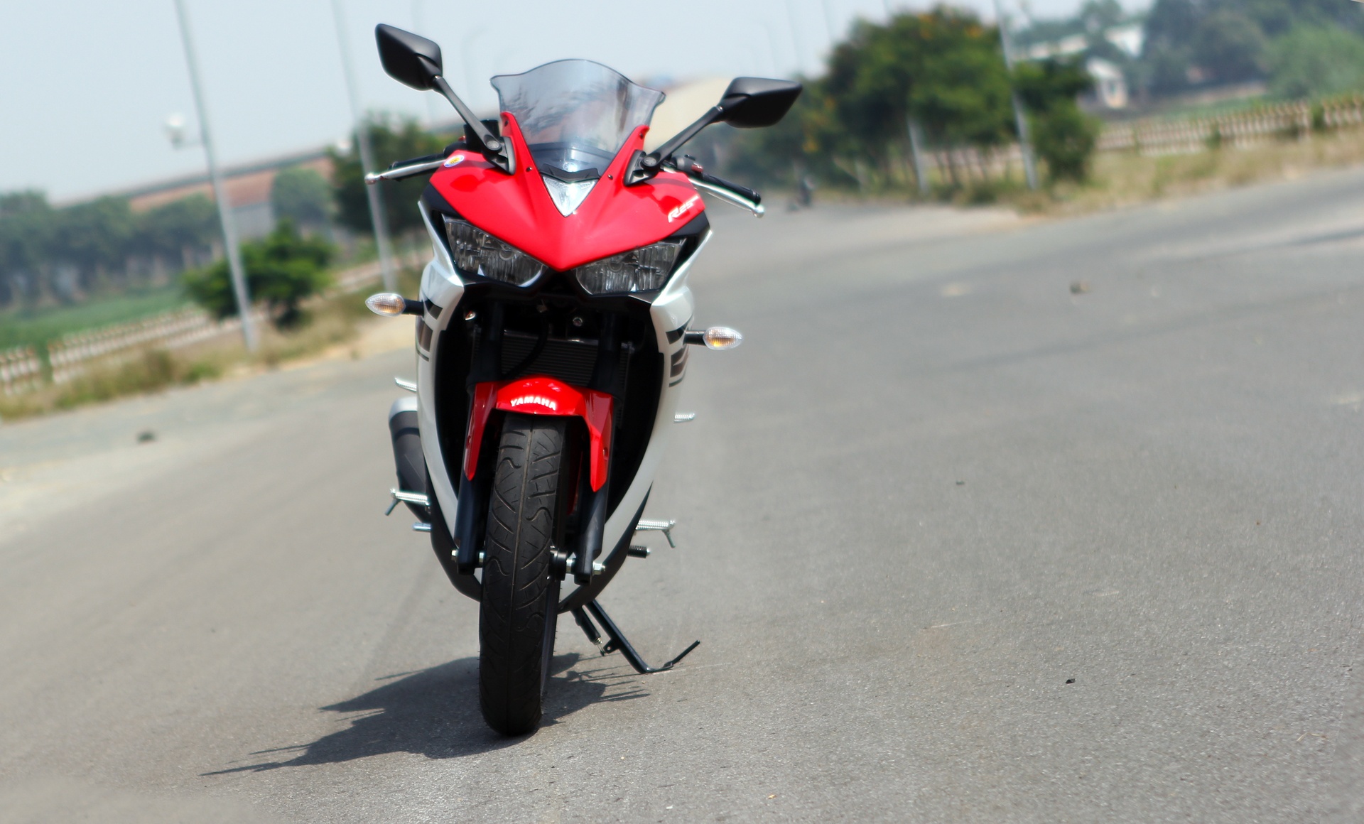 Clip chi tiet va chay thu Yamaha R25 hinh anh