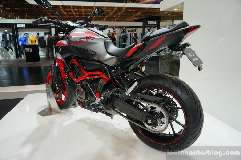 Những trang bị khác như hệ khung sườn ống thép, phuộc trước và phuộc sau đều là trang bị tiêu chuẩn theo xe, không có sự chỉnh sửa nào. Trang bị an toàn trên MT-07 Moto Cage là hệ thống phanh đĩa đôi phía trước và đĩa đơn phía sau.