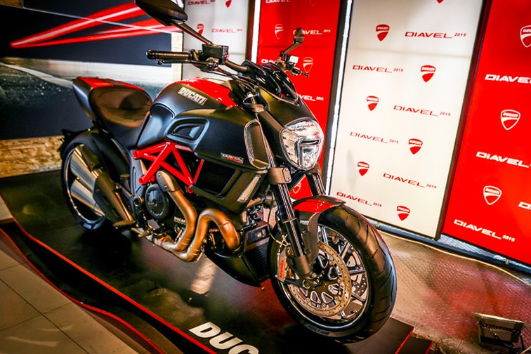 Ducati Diavel 2015 chinh thuc ban tai VN gia hon 600 trieu hinh anh