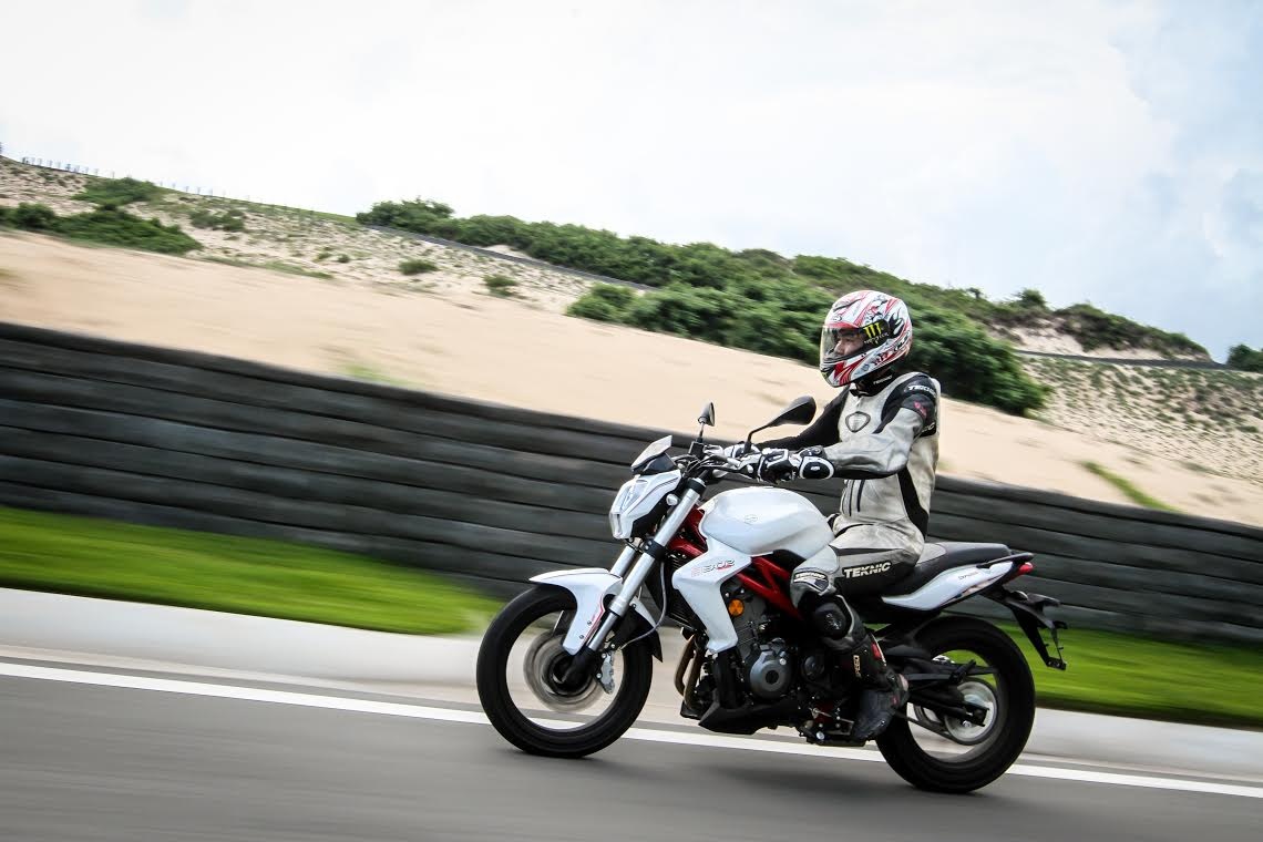 Chay thu Benelli BN302: 'Manh thu' naked bike co nho hinh anh