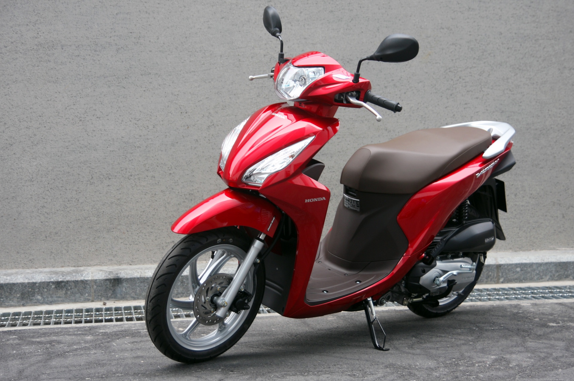Honda Vision mới được trang bị động cơ eSP tiên tiến. Ảnh: Hạ Phong.