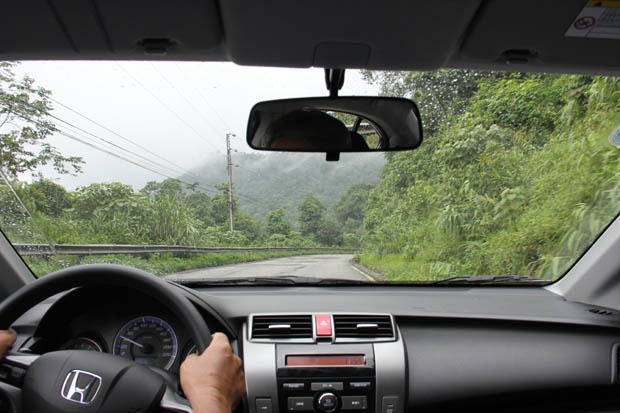 Hai ty mua o to hay gui tiet kiem di taxi hinh anh