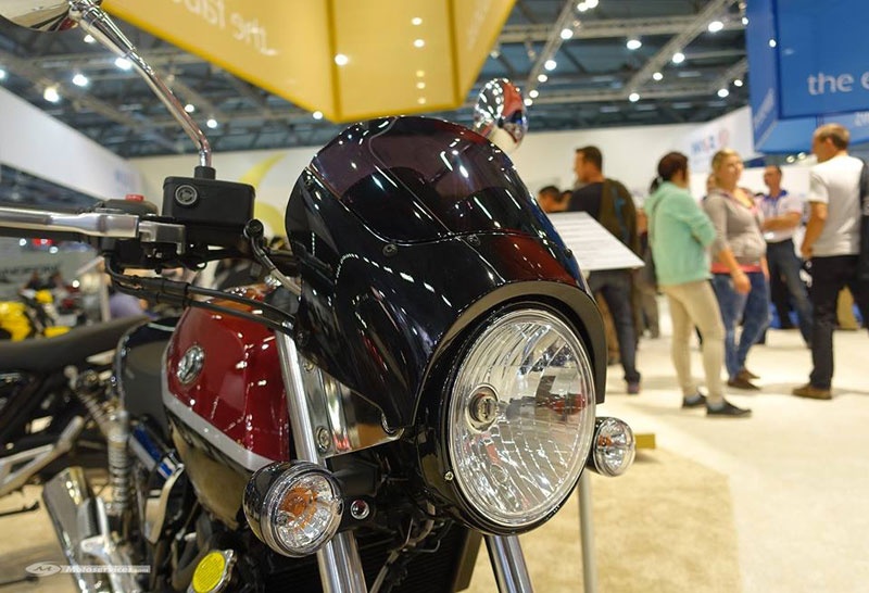 Sản phẩm mới của SYM đi cùng hộp số 6 cấp. Bình xăng xe có dung tích 15 lít. Chiều cao yên 792 mm. Phía trước sử dụng bánh xe kích thước 110/70-17 và phía sau là 140/70-17.