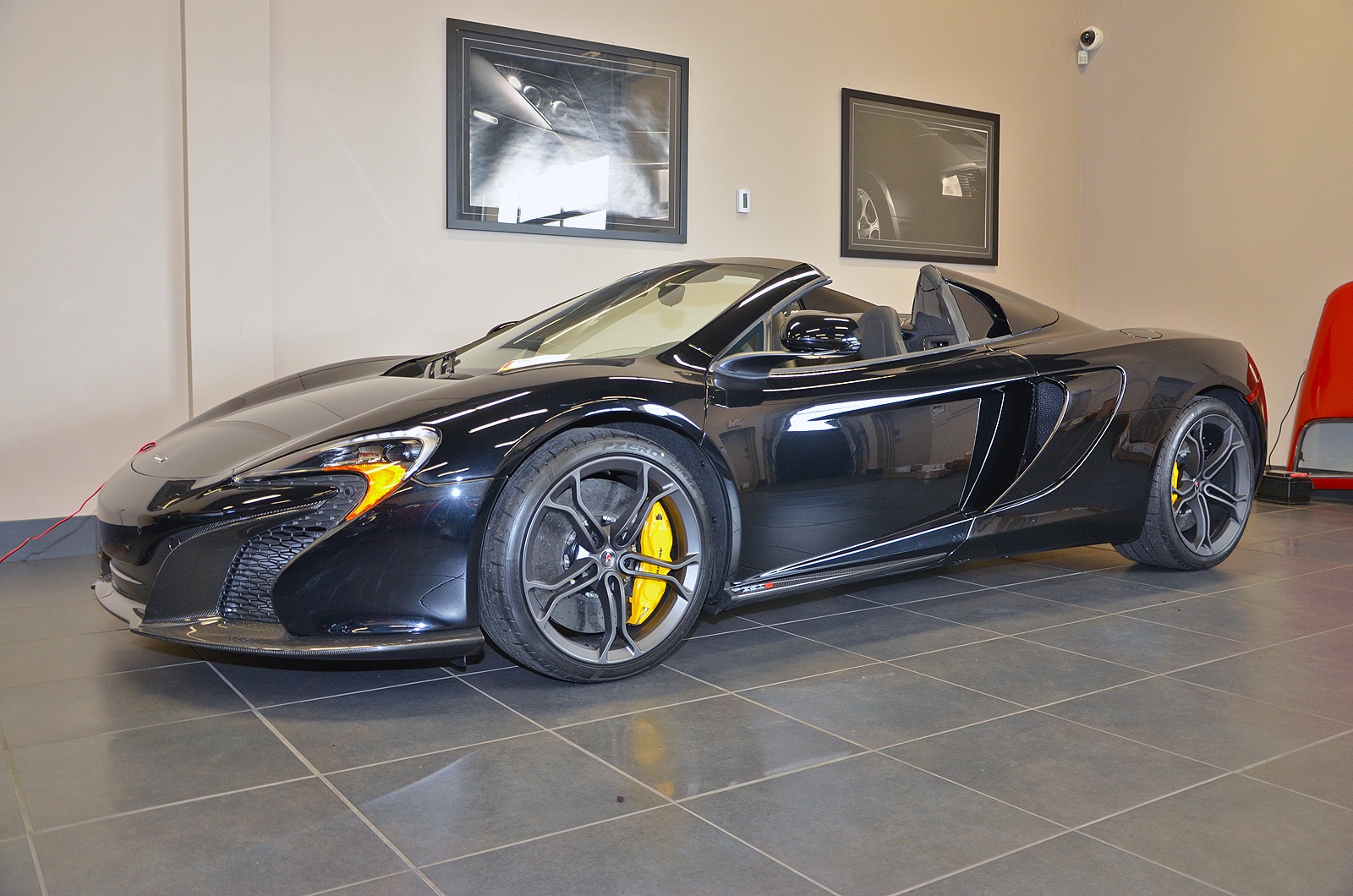 Kulu Motorcar được mở ra vào năm 1997 và nhanh chóng thu được những thành công trong các năm sau đó. Tại thời điểm ghé thăm showroom, có nhiều mẫu xe nổi tiếng mang thương hiệu Porsche, Ferrari va Aston Martin. 