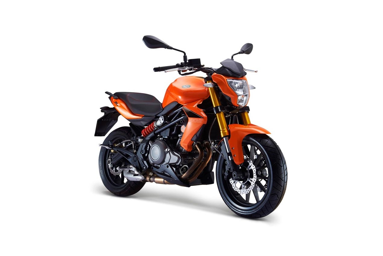 Benelli TNT 302 là mẫu naked bike 300 phân khối của Benelli, còn được biết đến với tên gọi BN 302 tại thị trường Việt Nam, là một trong những sản phẩm được giới thiệu tại Ấn Độ. Đây cũng được xem là một trong những mẫu xe chiến lược của Benelli ở phân khúc xe naked bike cơ bản tại thị trường tiềm năng này. TNT 302 sử dụng động cơ xi-lanh đơn 300 phân khối, công suất 36,2 mã lực và mô-men xoắn cực đại 26,9 Nm, đi cùng hộp số 6 cấp. Xe được trang bị giảm xóc hành trình ngược phia trước và monoshock phía sau. Phía trước là phanh đĩa đôi, trong khi phía sau sử dụng phanh đĩa đơn. 