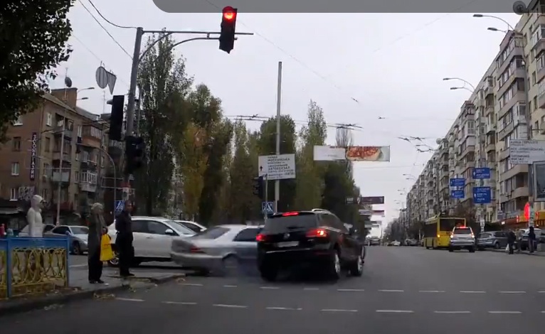 O to vuot den do gay tai nan o toc do cao hinh anh