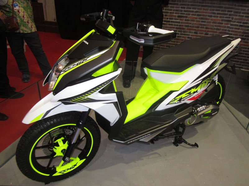 Honda Remix sở hữu những đường nét đầy góc cạnh và thể thao.