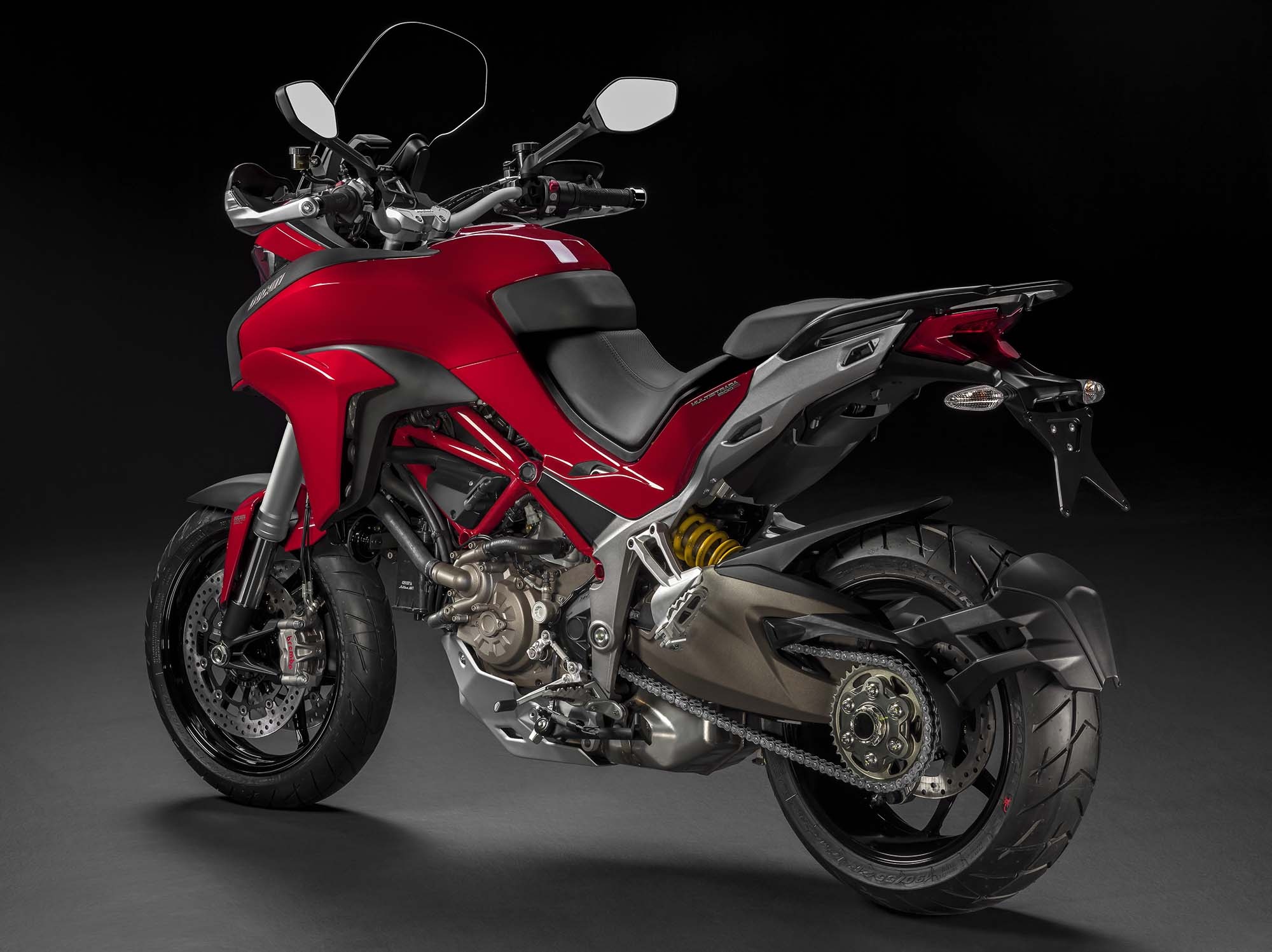 Multistrada 2015 được trang bị động cơ Testastretta, ứng dụng công nghệ van biến thiên Desmodromic Variable Timing mới nhất, dung tích 1.198 phân khối, công suất 160 mã lực tại 9.500 vòng/phút (tăng 10 mã lực so với trước), mô-men xoắn cực đại 136 Nm tại 7.500 vòng/phút. 