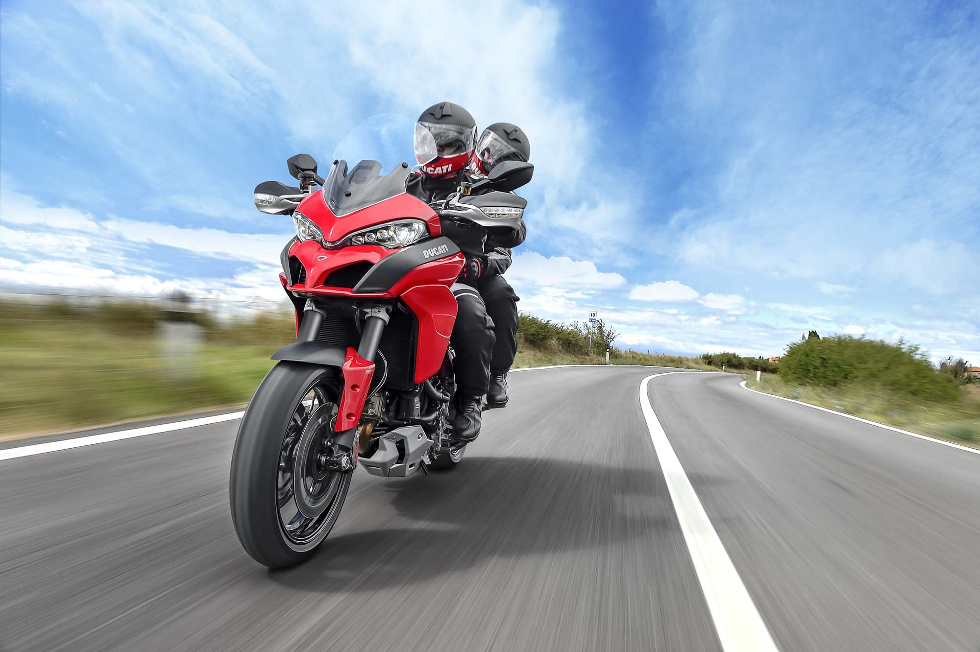 Ducati Multistrada 1200 2015 moi tu trong ra ngoai hinh anh