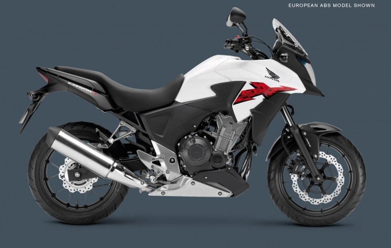 CB500F/CB500X là những mẫu xe tầm trung vẫn được Honda duy trì trong năm 2015. CB500F sở hữu kiểu dáng của một chiếc naked bike, trong khi CB50X lại mang dáng dấp của dòng xe advanture với trang bị tay lái rộng, kính chắn gió…