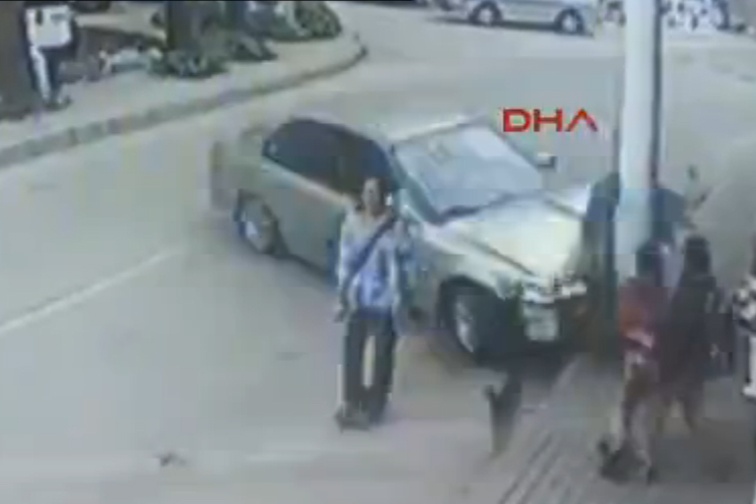 Cot dien cuu mang 3 nguoi di duong hinh anh