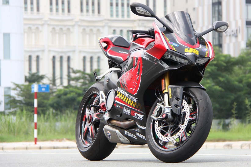 1199 Panigale S Tricolore do doc tu ban tay tho Viet hinh anh