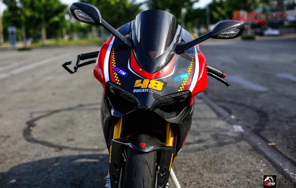 Hệ thống ABS mới nhất này sẽ làm việc hoàn toàn trên bánh trước, trong chế độ Race để người cầm lái vẫn có thể drift khi vào những khúc cua mạo hiểm, ABS trở lại làm việc trên cả hai bánh trong các chế độ Sport hay Wet Ridings do người cầm lái lựa chọn. ABS cũng có thể được dỡ bỏ trên cả hai bánh khi thay đổi chức năng ABS trên bảng điều khiển.